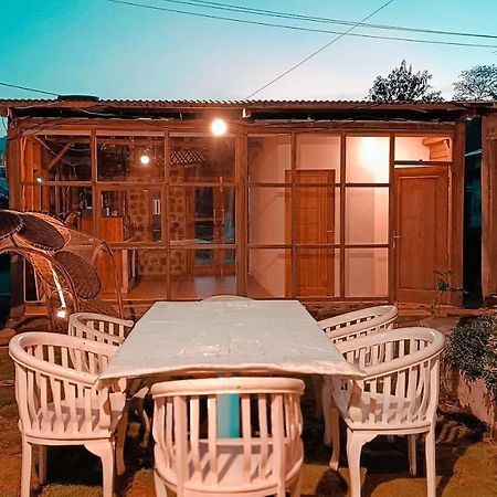 Lontart Guesthouse Nggorang Екстер'єр фото